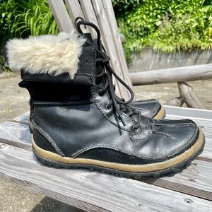 EUC Waterproof Merrell snow boots sz. 8.5